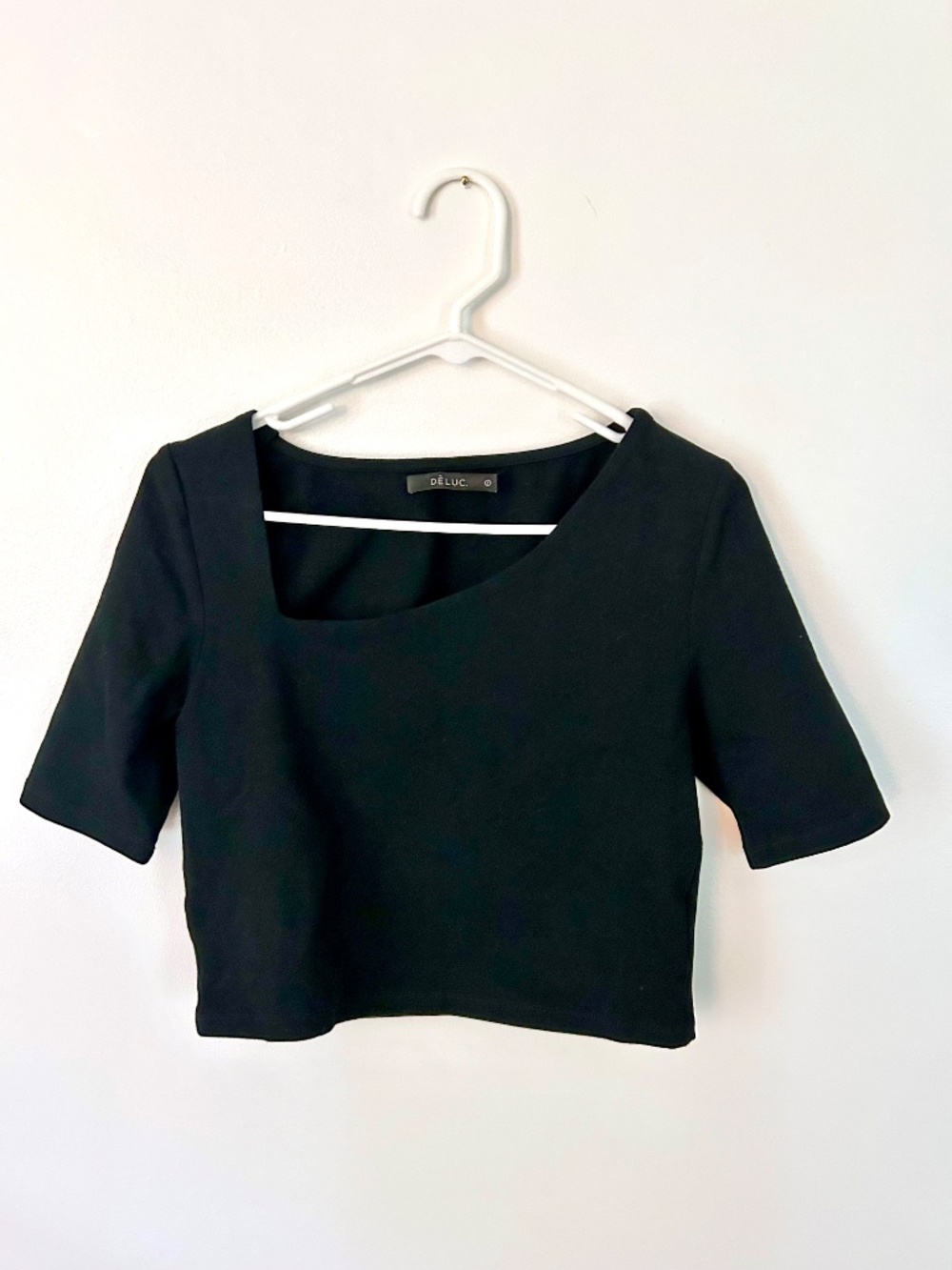 DÉLUC Black Asymmetrical Neck Crop Top | Size Small
